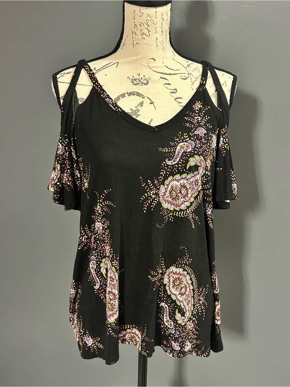 a.n.a Black Paisley Cold-Shoulder Tank Top with Pink Accents